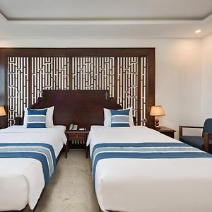 Deluxe Twin Room Partial Sea View
